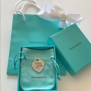 Return to Tiffany etched rose heart tag sz L